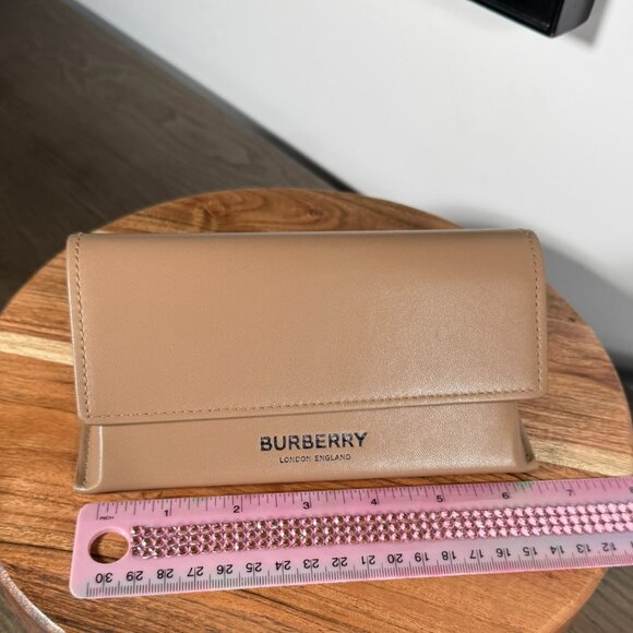 Burberry Tan Leather Sunglasses / Eyeglasses Case Only – London England - Picture 11 of 11